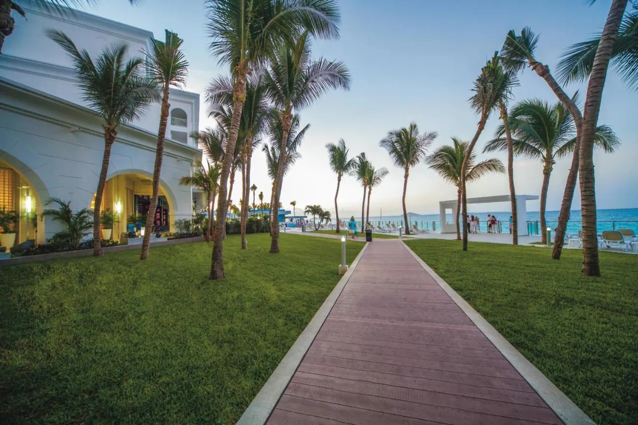 Riu Cancun (Adults Only)